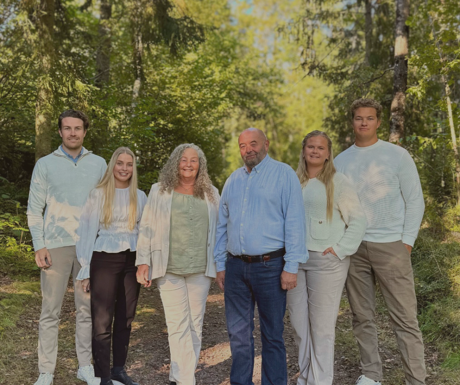 teamet i hud:ro bestående av Una Iversen-Ottne og hennes familie